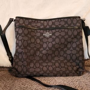 GUC - Coach Black Signature Crossbody Bag